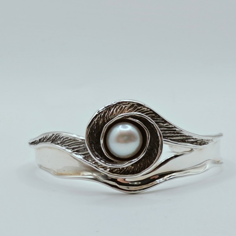 HG Israel 925 Sterling Silver Grey Pearl Swirl Textured Cuff Bracelet. - Picture 7 of 9